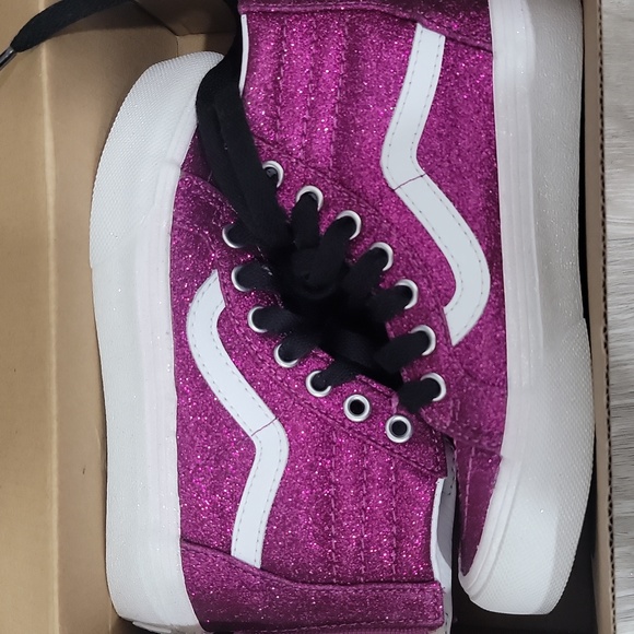 Vans - Picture 3 of 5